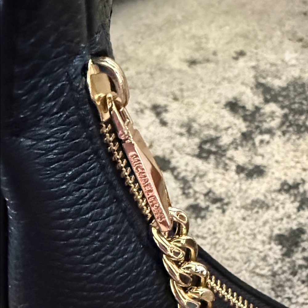 Michael Kors Black Shoulder Bag with Gold Chain - Picture 3 of 7